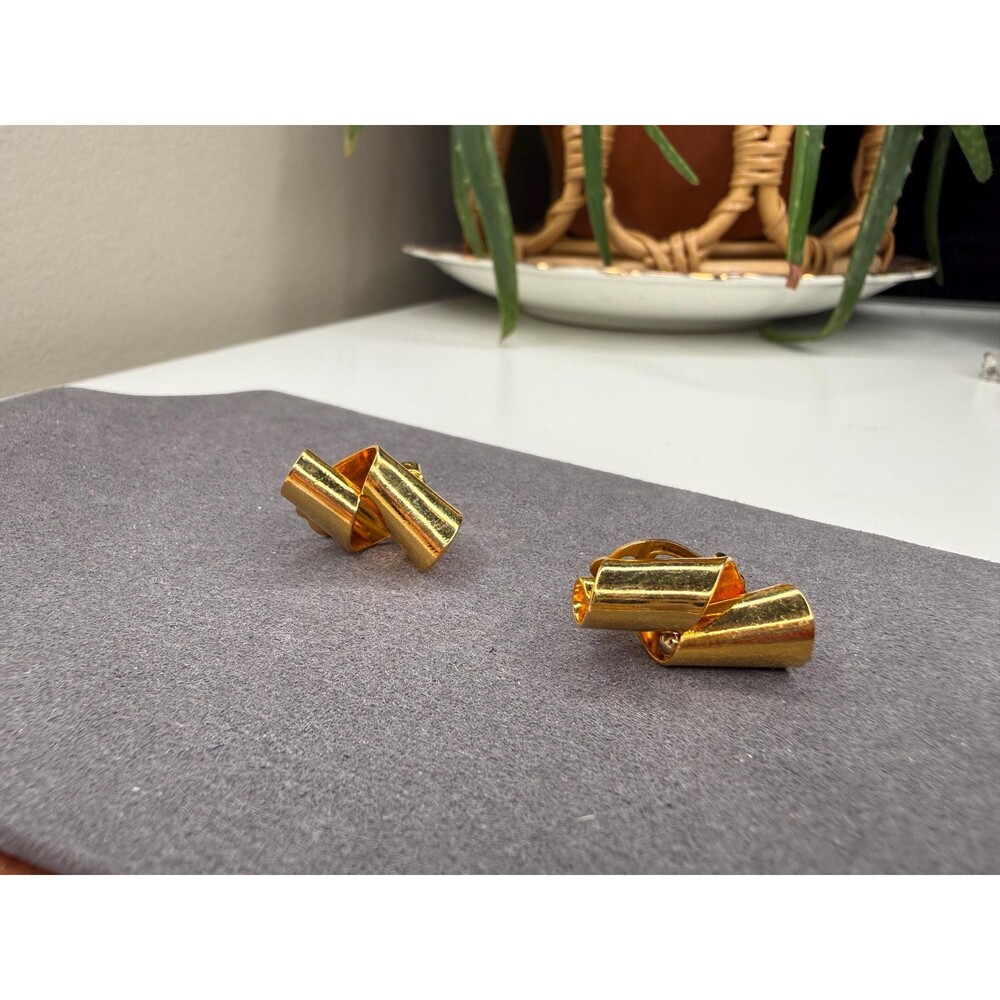 Vintage 1950s Gold Rhinestone Earrings Mid Century Sculptural Leaf Petite - Picture 4 of 8